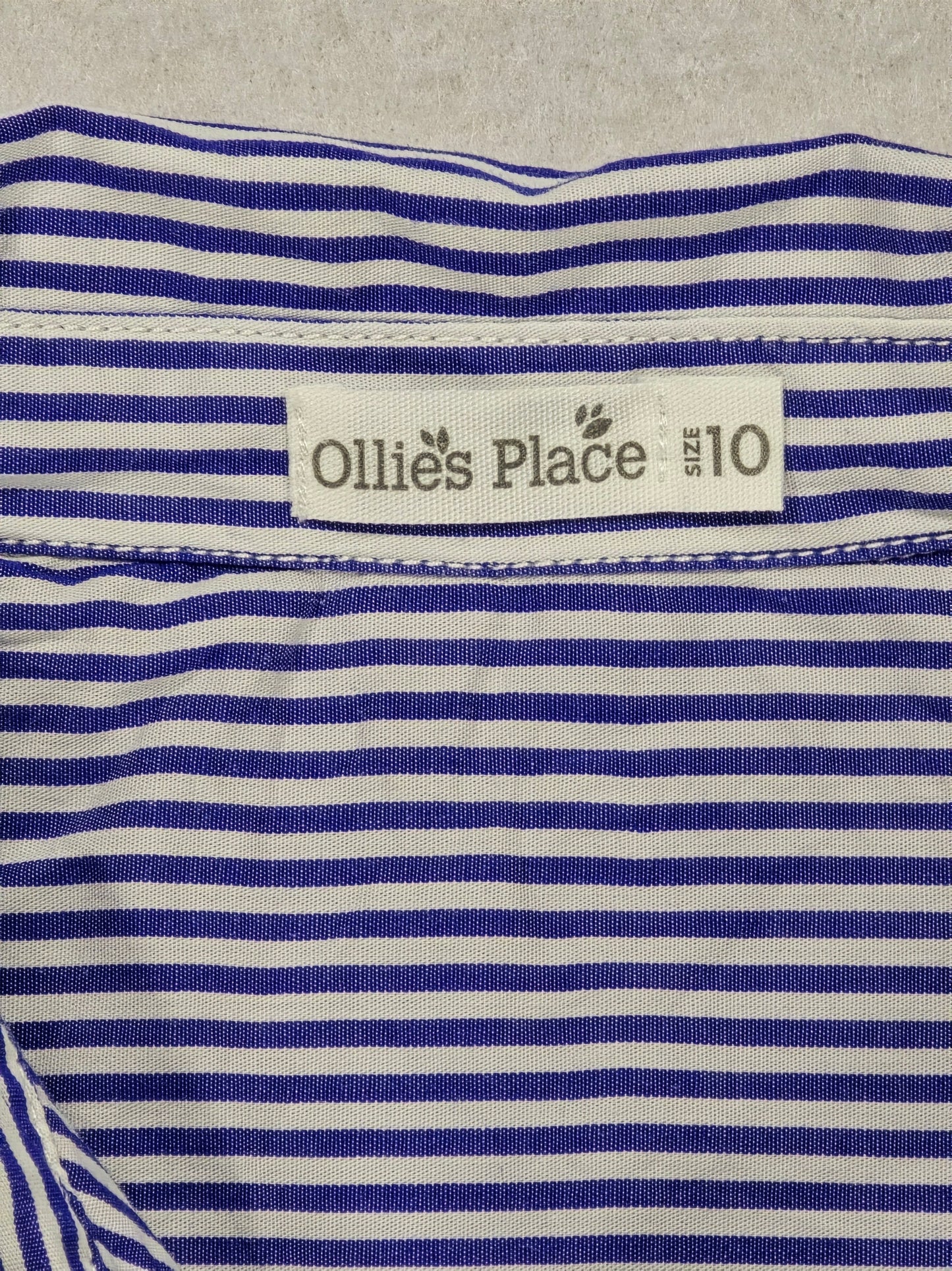 Ollie's Place: Top